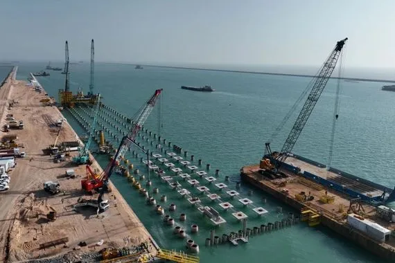 مدير عام الموانئ قرب تسلم مشروع الطريق الرابط لميناء الفاو