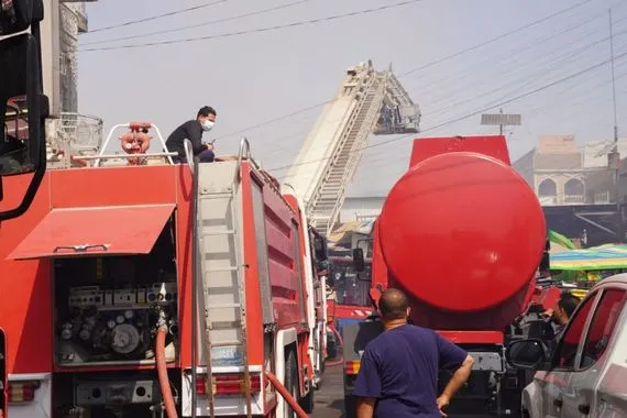 السيطرة على حريق سوق البالات في الكاظمية شمالي بغداد صور