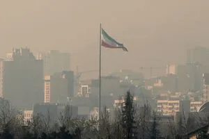 طوارئ في طهران وتحذيرات من الخروج بسبب تلوث الهواء شفق نيوز