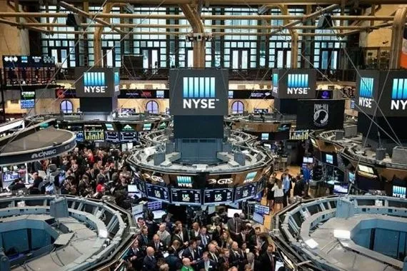 تراجع مؤشرات الأسهم الأمريكية بعد موجة بيع حادة في الجلسة السابقة