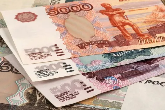 البنك المركزي الروسي يخفض أسعار العملات الرئيسة أمام الروبل