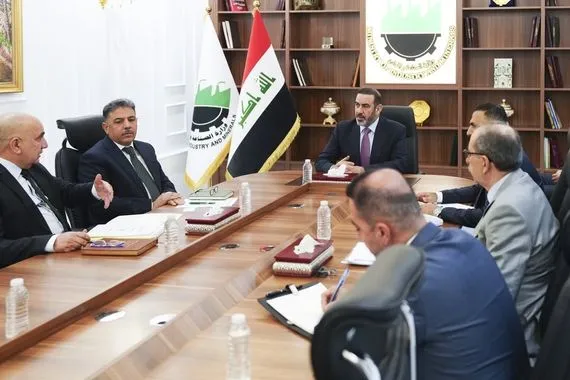 بخطـوة تُعـد الأولـى مـن نوعهـا وزيـر الصناعـة يوجه بدراسة مشروع تشغيل معمـل سمنـت كركـوك بالطاقـة النظيفـة