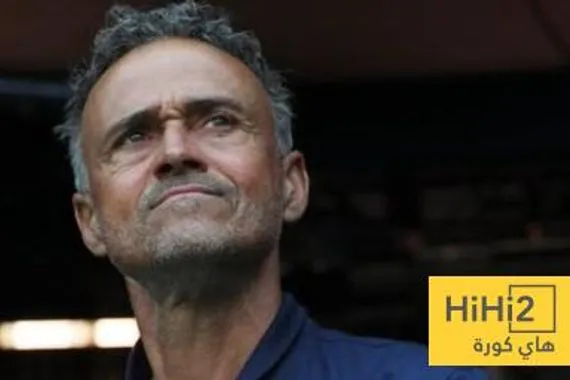 مشجعو برشلونة يحتفلون مع انريكي بالفوز على ريال مدريد