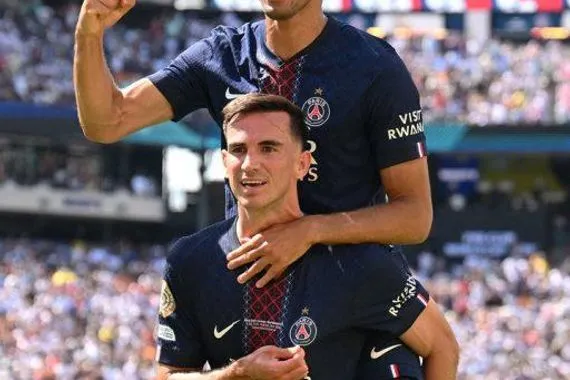 باريس يقسو على ريال مدريد في الشوط الأول شاهد الأهداف