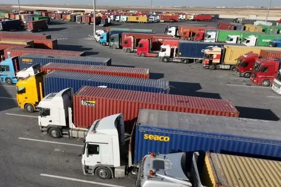 توقف الحركة في ميناء ام قصر بسبب اضراب سائقي الشاحنات وكالة بغداد اليوم الاخبارية