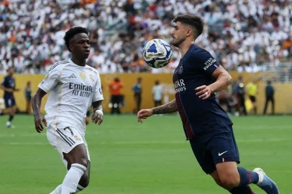 صحفي كتالوني يُشعل الأجواء المتوترة بين فينيسيوس والوسط المدريدي