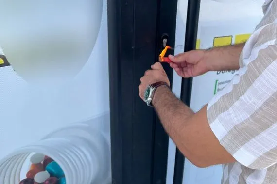 إغلاق صيدلية أهلية في نينوى بالشمع الأحمر
