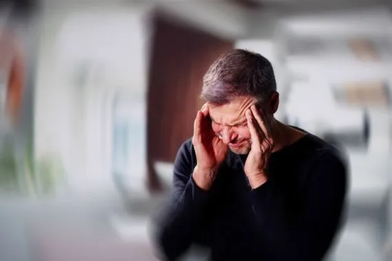 خدعة غريبة لعلاج الصداع النصفي تجتاج الإنترنت هذه حقيقة فعاليتها