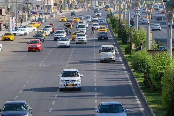 يُرجح أنها بفعل الحرارة المرتفعة احتراق ثلاث سيارات في كركوك فيديو شفق نيوز
