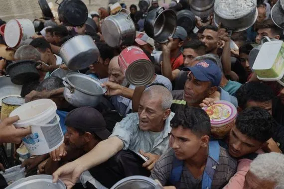 موظفو الأونروا في غزة يستغيثون جراء الجوع