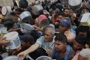 موظفو الأونروا في غزة يستغيثون جراء الجوع