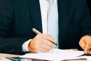 الدينار يتعافى وسعر الصرف ينخفض نحو السعر الرسمي