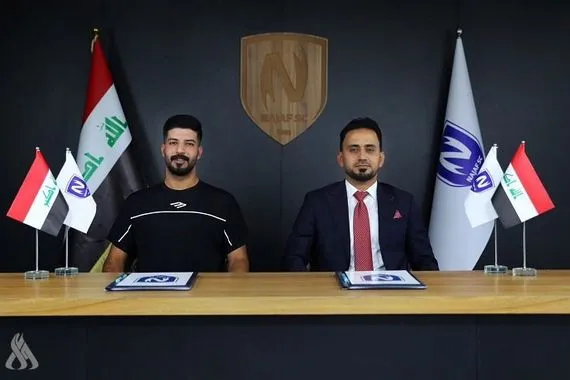 رسمياً علاء عباس يوقع على كشوفات نادي النجف وكالة الانباء العراقية واع