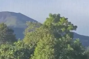 انفجار مدوٍ لبركان مارابي يضرب غرب سومطرة في إندونيسيا
