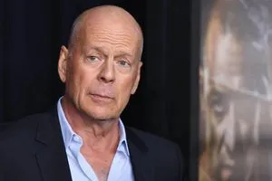 نجم الأكشن يصمت بروس ويلز يفقد القدرة على الكلام والحركة شفق نيوز