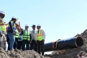 النفط تعلن قرب إطلاق أعمال تنفيذ المنصة العائمة واتمام انبوب الغاز