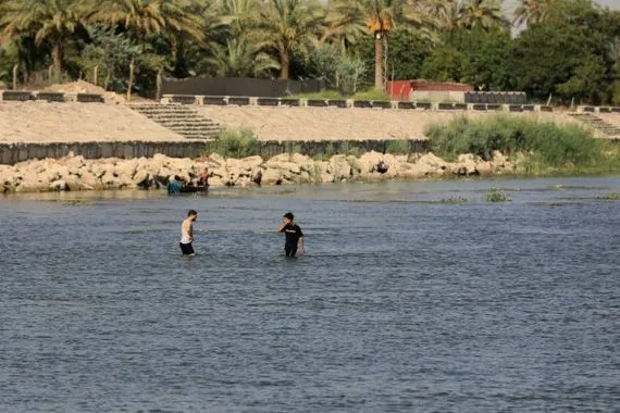 مئات يحتجوّن بوسط العراق على النقص الحادّ في المياه