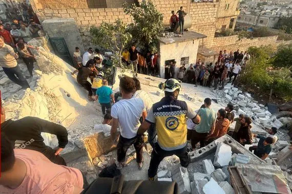 انهيار مبانٍ ومقتل ومحاصرة مدنيين إثر انفجار بريف إدلب صور شفق نيوز
