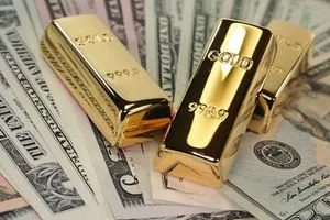 الذهب يتراجع متأثراً بتعافي الدولار