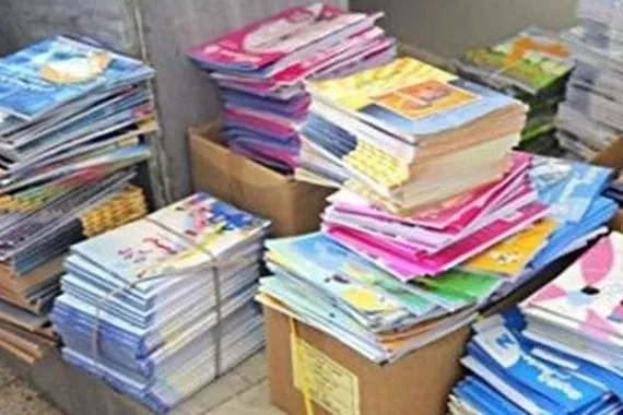 التربية الكتب بدأت بالوصول والمخازن ممتلئة ومن لا يستلم يحق له الشكوى