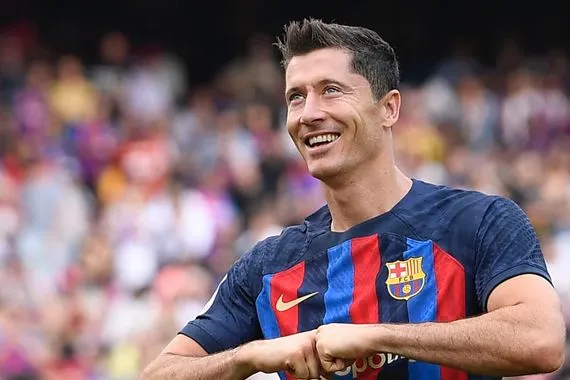 ليفاندوفسكي يحسم مصيره مع برشلونة شفق نيوز