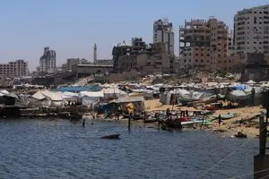 جيش الاحتلال الاسرائيلي يتلف كميات كبيرة من الغذاء مخصصة لسكان غزة