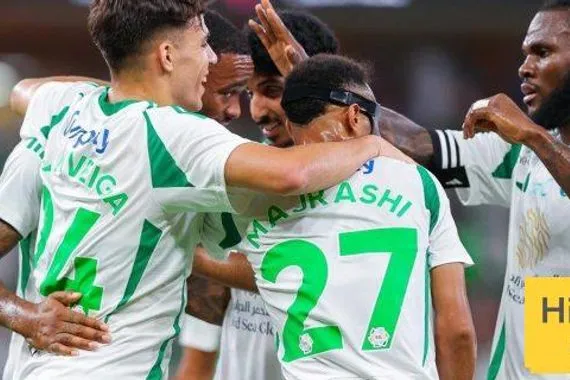 أندية تنافس فيورنتينا على ضم نجم الأهلي