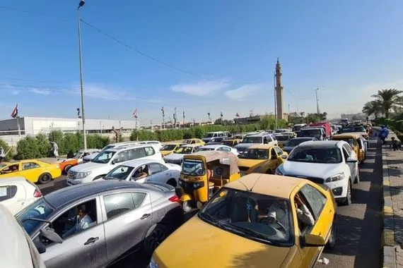 زحامات مرورية خانقة تشل شوارع بغداد وسط أجواء شديدة الحرارة وكالة بغداد اليوم الاخبارية