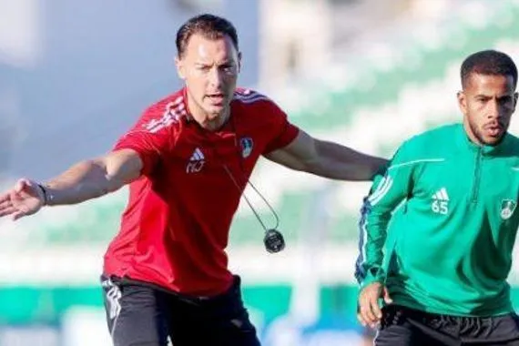 لاعب الأهلي يوقع لنادي الشباب