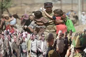 لماذا يُشيطن الحشد ويُغضّ البصر عن مليشيات البرازاني وعصابات النجيفي