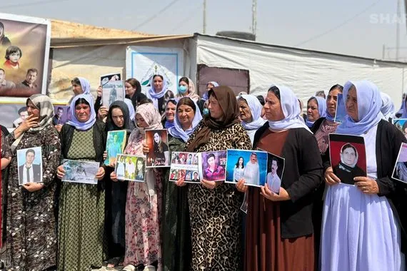 الإيزيديون يحييون الذكرى الـ11 لإبادتهم الجماعية في مخيم داي شمي بزاخو صور شفق نيوز