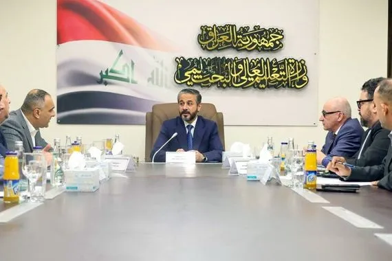 وزير التعليم يوجه بتخصيص راتب شهري لطلبة كلية التميّز دعمًا لمسيرتهم العلمية