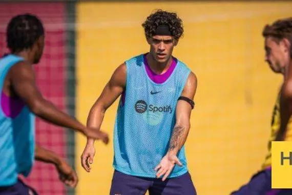 هيكتور فورت بين البقاء والرحيل عن برشلونة