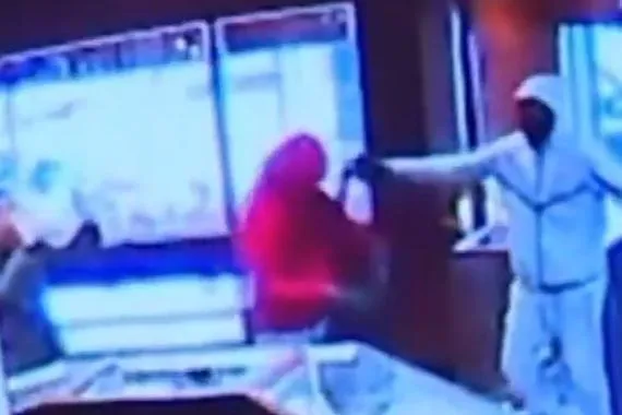 سطو خاطف على متجر مجوهرات في سياتل 2 مليون دولار في 90 ثانية فيديو شفق نيوز