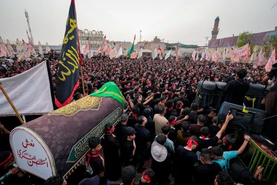 بالصور جموع الزائرين تواصل زحفها نحو سامراء لإحياء ذكرى استشهاد الإمام العسكري ع وكالة الانباء العراقية واع