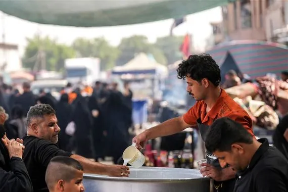 ما لذّ وطاب المواكب الحسينية تواصل العطاء في سامراء صور