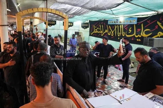 بالصور من سامراء زوار أفارقة يشاركون بخدمة الزائرين