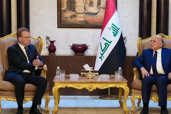 بغداد وباريس تبحثان زيارة ماكرون الى العراق