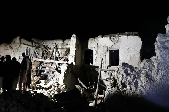 زلزال قوي يهز أفغانستان ليلاً شفق نيوز