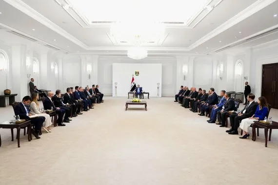 رئيس الوزراء الحكومة تسعى لتعزيز وجود الشركات التركية