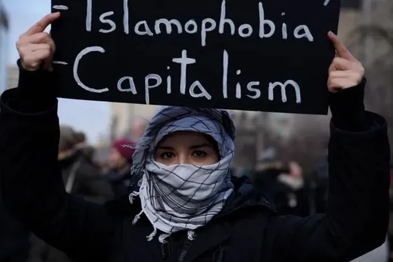 ميدل ايست إسرائيل اكبر المحرضين على المساجد ونشر ظاهرة الاسلاموفوبيا في أوروبا