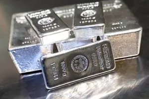 سعر الفضة يتجاوز 41 دولاراً لأول مرة منذ عقد