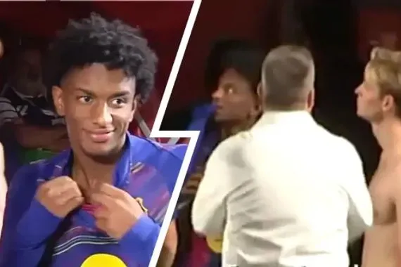 فيديو دي يونغ يمنع بالدي من إهداء قميصه لأحد جماهير فاليكانو والسبب
