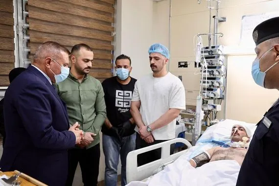 خلال زيارته الملازم الجريح الشمري القانون فوق الكل