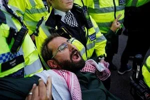 الشرطة البريطانية تعتقل عشرات المتظاهرين الداعمين لحركة فلسطين اكشن