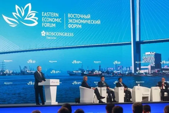 بقيمة 76 مليار دولار منتدى الشرق الاقتصادي يختتم فعالياته بتوقيع اتفاقيات كبيرة