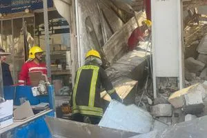 الدفاع المدني في النجف إنقاذ عامل من تحت أنقاض مطعم منهار وعمليات البحث مستمرة وكالة بغداد اليوم الاخبارية