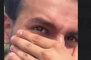 هامش مثير في الاستعراض العسكري الصيني لماذا غرق شاب عراقي بدموعه وسط الحشود
