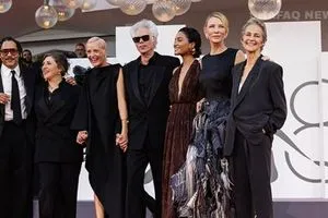 القائمة الكاملة الفائزون بجوائز مهرجان البندقية السينمائي الـ82 شفق نيوز