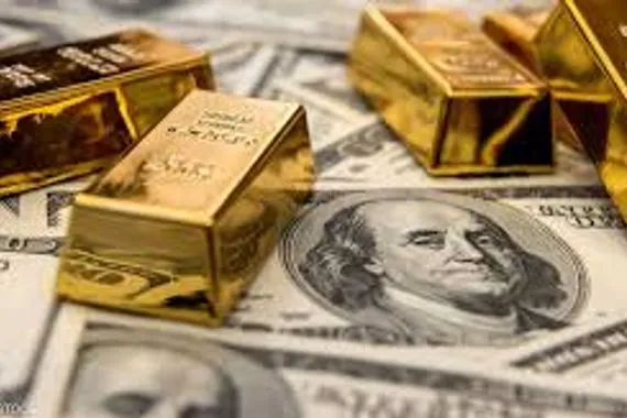 ضعف الدولار ومشتريات الصين يدفعان الذهب نحو قمم تاريخية